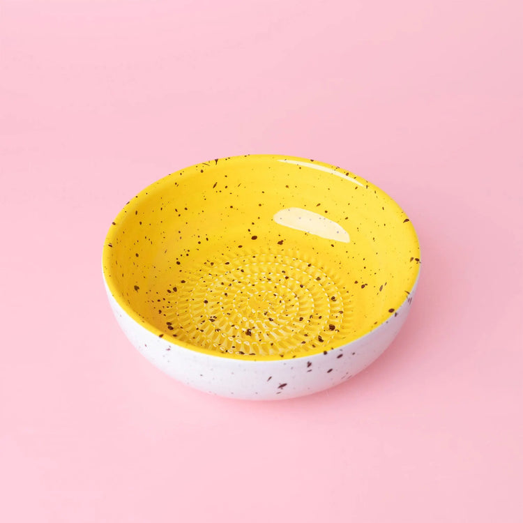 Ceramic Ginger Grater Plate: Spanish Kitchen Utensil, Vegan - CANELA