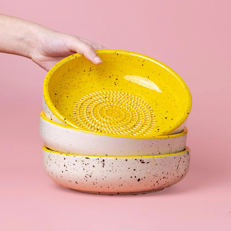 Ceramic Ginger Grater Plate: Spanish Kitchen Utensil, Vegan - CANELA