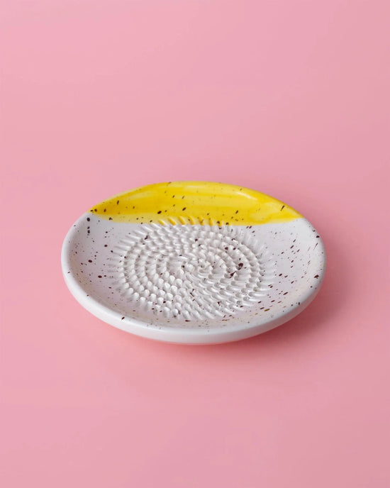 Ceramic Ginger Grater Plate: Spanish Kitchen Utensil, Vegan - CANELA