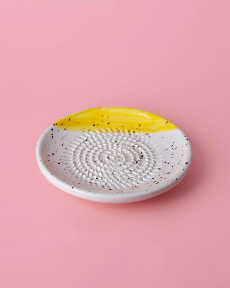 Ceramic Ginger Grater Plate: Spanish Kitchen Utensil, Vegan - CANELA